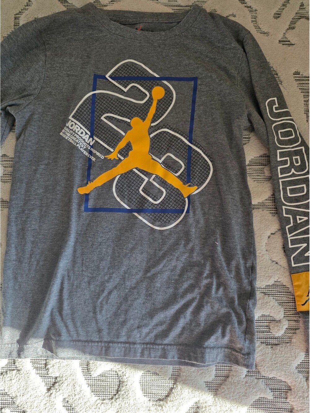 Jordan Boys' Long Sleeve Graphic T-Shirt Size Large 12-13 Years Gray